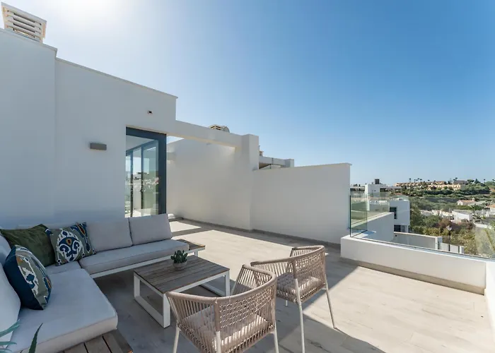 Pass The Keys Casa Ban, Spacious 3 Bedroom Townhouse Fuengirola